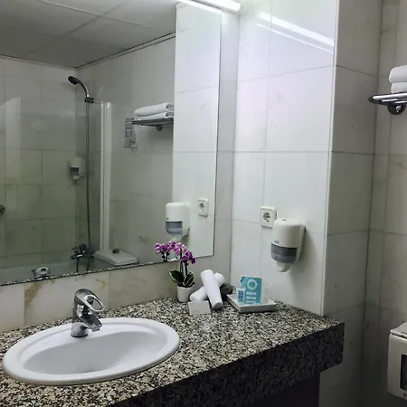 Hotel La Caleta De 3*