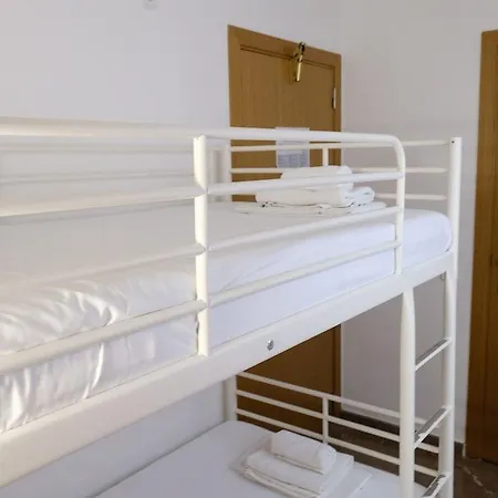 Hotel La Caleta De 3*